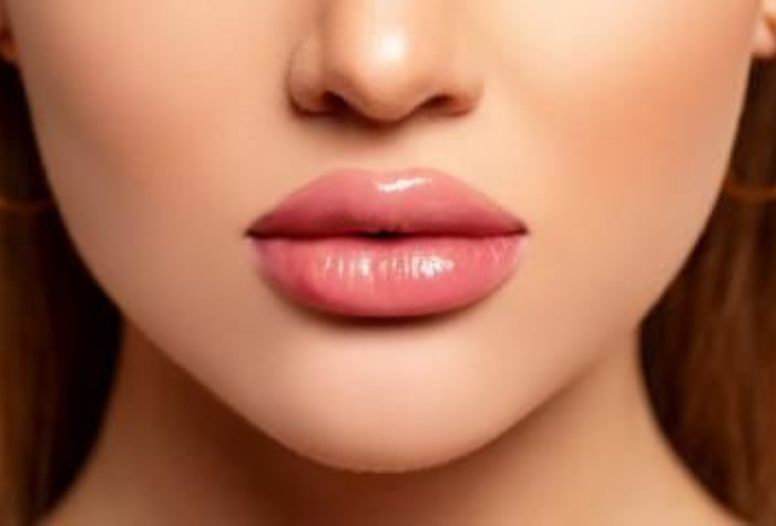 Ingin memiliki bibir yang sehat, lembap, dan tampak bervolume? Simak tips bibir plumpy alami yang mudah dilakukan.
