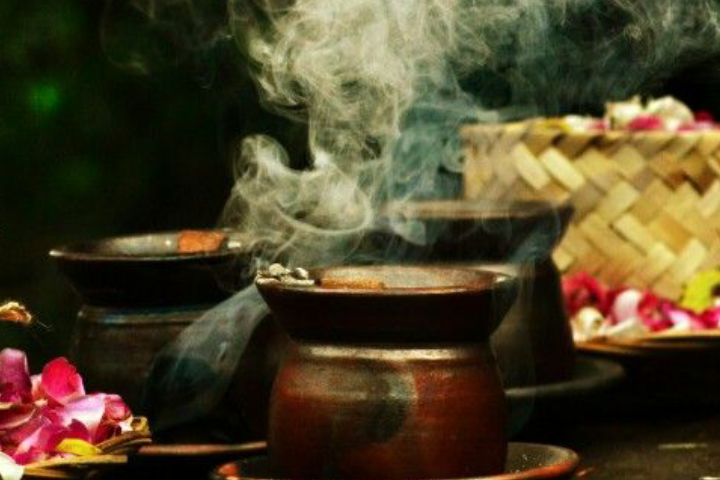 Aroma kemenyan menyimpan jejak sejarah dan makna budaya yang telah hidup ribuan tahun di Nusantara.