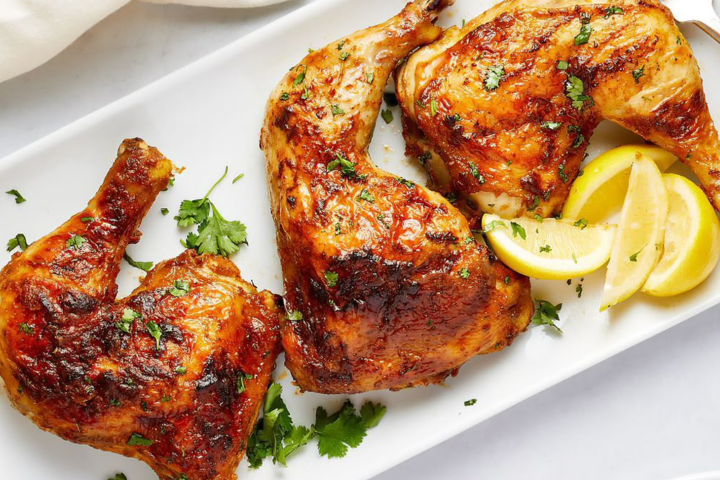 Banyak yang mengira ayam bakar enak hanya bisa didapat di restoran, padahal resep rumahan ini tak kalah lezat.