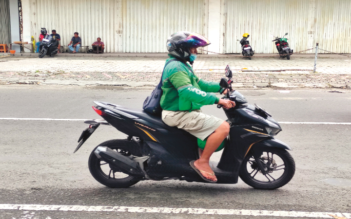 Para pengemudi ojek online (ojol) di Tulungagung  juga menitipkan sejumlah tuntutan kepada pemerintah daerah dan aparat kepolisian.