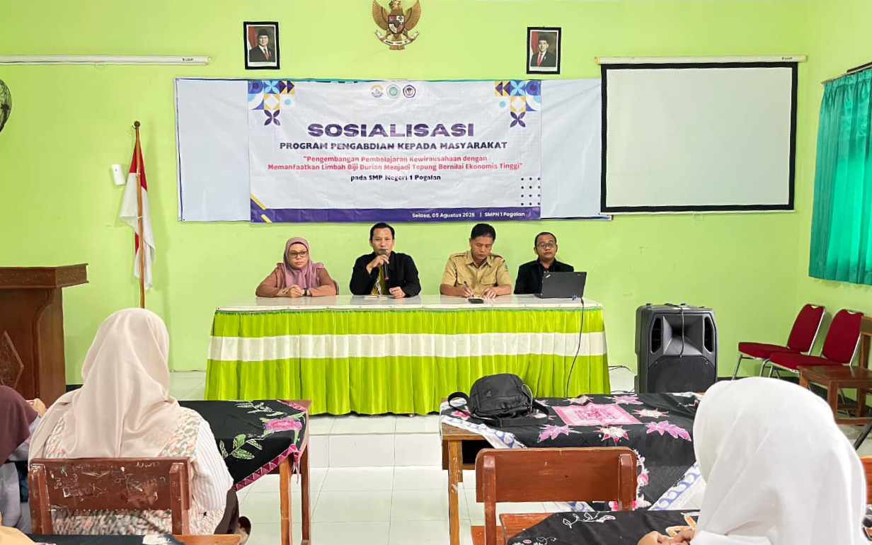 Sosialisasi program PKM dari STKIP PGRI Trenggalek di SMPN 1 Pogalan dalam pengembangan inovasi pangan, yakni pemanfaatan biji durian menjadi tepung bernilai ekonomis tinggi.