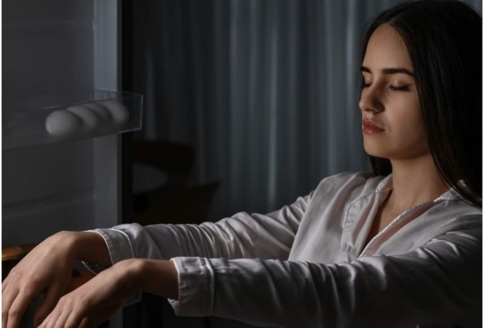 Sleep walking atau tidur sambil berjalan merupakan gangguan tidur yang berisiko menimbulkan bahaya.