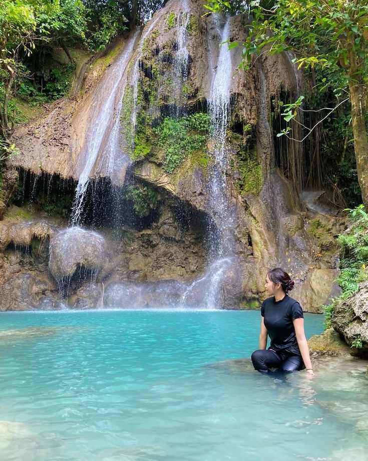 Salah satu destinasi andalan yang kini semakin populer di Trenggalek adalah Air Terjun Pantai Pelang.