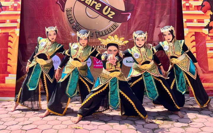 Sanggar Tari Condroretno di MTsN 2  Trenggalek mampu tampil dengan berbagai kreasi tari.