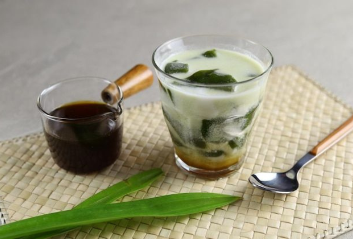 Resep cincau rumahan yang praktis dan alami.