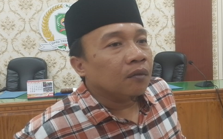 Ketua DPRD Trenggalek Doding Rahmadi soroti status relawan guru lulusan PPG prajabatan yang mengajar di sejumlah sekolah namun tidak tercatat dalam Dapodik, Jumat (26/9/2025).