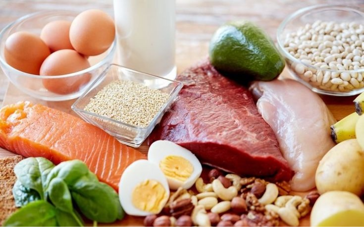Asupan makanan kaya vitamin berperan penting menjaga kesehatan otak dan meningkatkan daya ingat.