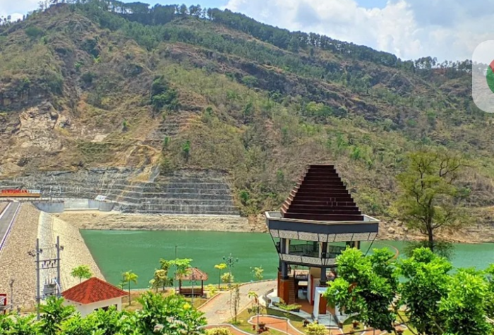 Bendungan Tugu di Trenggalek berfungsi sebagai sumber irigasi, pengendali banjir, dan penyedia air baku.