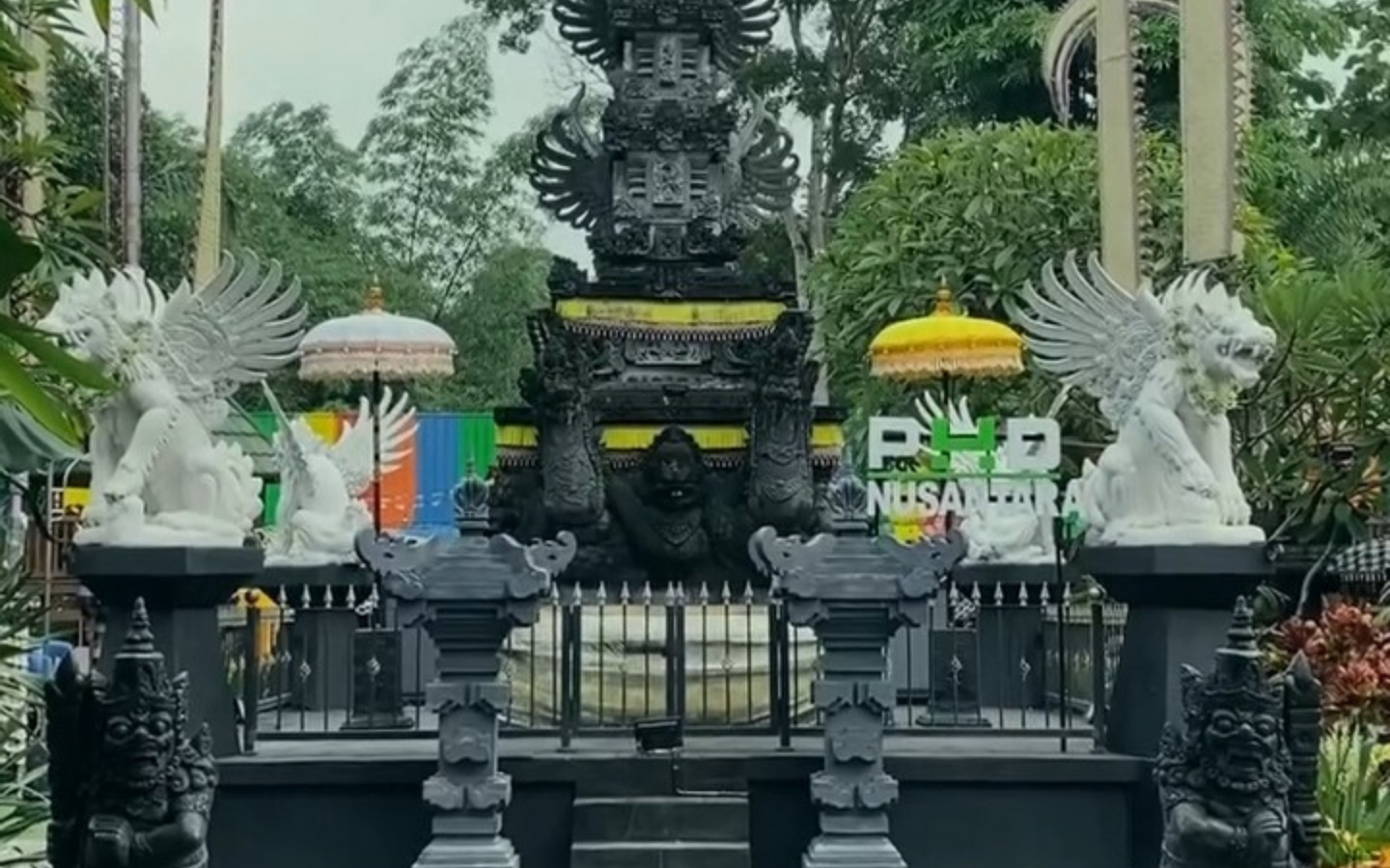 Paduan budaya Jawa dan Bali dalam satu tempat, inilah pesona PHD Nusantara Trenggalek.