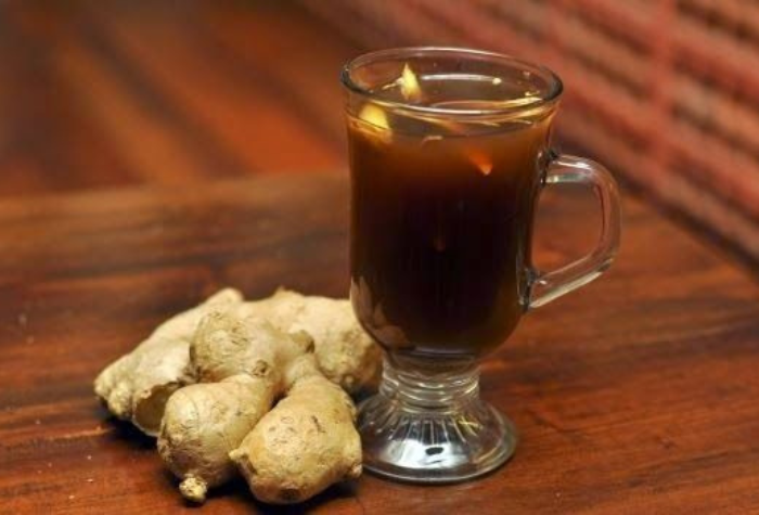 Temukan 7 obat batuk dan flu alami yang mudah dibuat di rumah. Ramuan herbal sederhana, aman, dan membantu meredakan gejala dengan cepat.