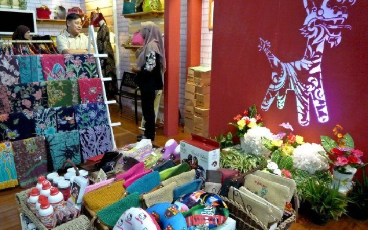 UMKM kreatif Trenggalek jadi motor penggerak ekonomi lokal dengan produk khas yang inovatif.