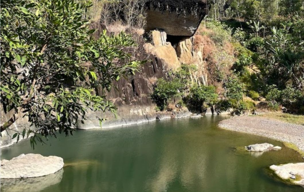 di Trenggalek terdapat sebuah destinasi yang belum banyak dikenal wisatawan luas, yaitu Air Terjun Jurug Waru.