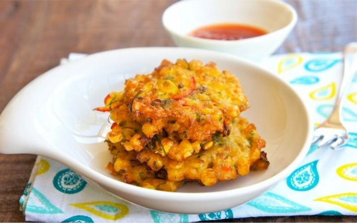 Bakwan jagung boleh tetap jadi camilan favorit, asal tahu cara mengatur porsinya.
