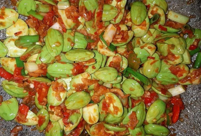 Simak empat resep olahan pete yang simpel dan praktis di rumah. Cocok untuk lauk harian dengan cita rasa khas yang menggugah selera. ( Pinterest )