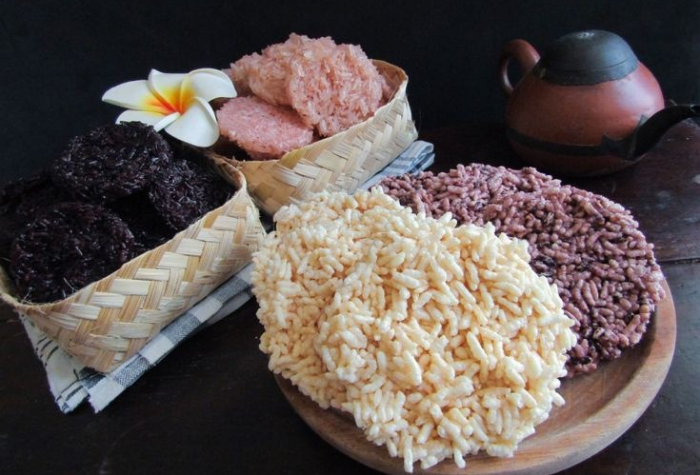 Rengginang gurih dan renyah khas Jawa mudah dibuat di rumah. Simak resep dan cara membuat rengginang tradisional yang populer di Trenggalek.