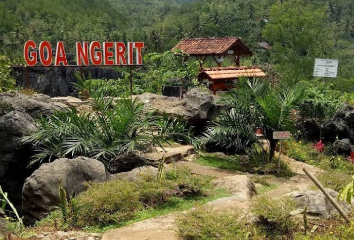 Temukan keindahan Goa Ngerit di Senden, Kampak, Trenggalek. Wisata alam eksotis dengan spot foto menarik, kisah unik, dan kuliner khas sekitar. ( Google maps )