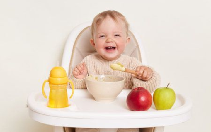 Memberikan buah segar pada MPASI bisa jadi pilihan tepat, karena kaya nutrisi, aman, dan menyehatkan untuk tumbuh kembang bayi.