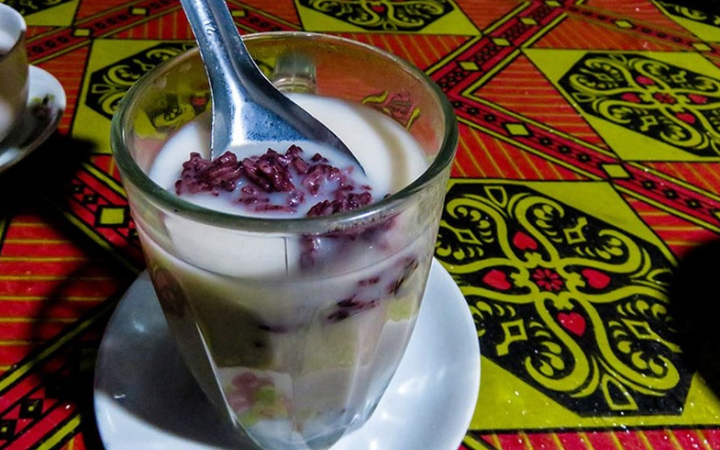 Wedang cor khas Trenggalek dengan cita rasa manis gurih menghadirkan kehangatan dan nuansa kebersamaan dalam setiap sajian.