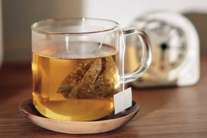 Kebiasaan minum teh yang tampak sepele ternyata bisa berdampak buruk bagi kesehatan usus jika dilakukan dengan cara yang salah.