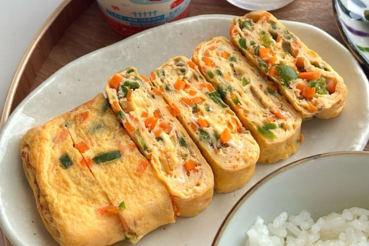 Gyeran Mari, telur gulung ala Korea yang lezat dan praktis untuk sarapan atau teman ngemil.