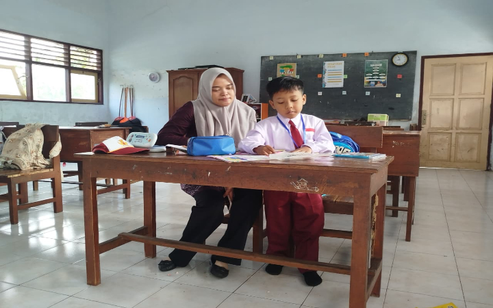 Sebanyak 432 calon guru di Kabupaten Trenggalek telah memiliki sertifikat pendidik (serdik) dari PPG prajabatan dapat angin segar.