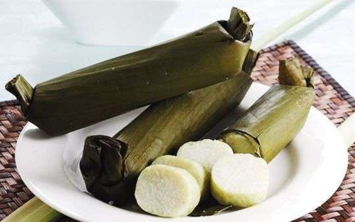 Lontong yang padat dan tidak lembek jadi kunci utama hasil masakan yang sempurna.