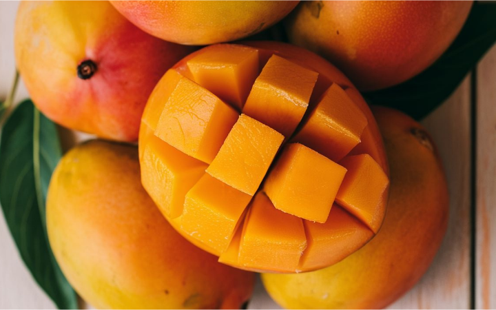 Buah musiman yang manis dan menyegarkan ini kaya akan vitamin serta baik untuk daya tahan tubuh.