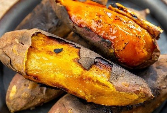 Ubi Cilembu dikenal dengan rasa manis alami dan teksturnya yang lembut. Pinterest