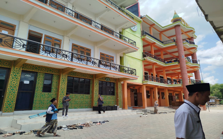 Pihak Institut Teknologi dan Bisnis (ITB) Trenggalek akhirnya angkat bicara menanggapi isu dugaan pemotongan dana bantuan Kartu Indonesia Pintar Kuliah (KIP-K) yang sempat mencuat di media sosial.