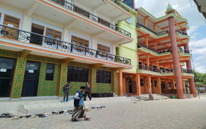 Dugaan praktik pungutan liar (pungli) dalam penyaluran bantuan Kartu Indonesia Pintar Kuliah (KIP-K) mencuat di Institut Teknologi dan Bisnis (ITB) Trenggalek.