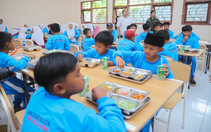 Rencana melibatkan guru sebagai tester makanan dalam program Makan Bergizi Gratis (MBG) menuai penolakan dari Persatuan Guru Republik Indonesia (PGRI) Kabupaten Trenggalek.