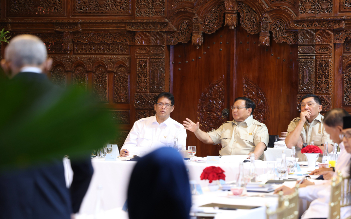 Presiden Prabowo gelar rapat terbatas Kabinet Merah Putih di kediamannya, di Jalan Kertanegara, Kamis (16/10/2025).