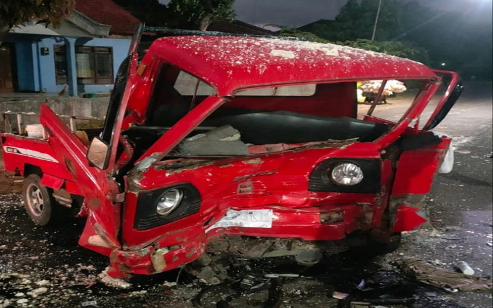 Kecelakaan di Jalan Raya Gandusari&ndash;Kampak, tepatnya di Desa Wonorejo, Kecamatan Gandusari, Kabupaten Trenggalek sekira pukul 04.15 Kamis (16/10/2025).