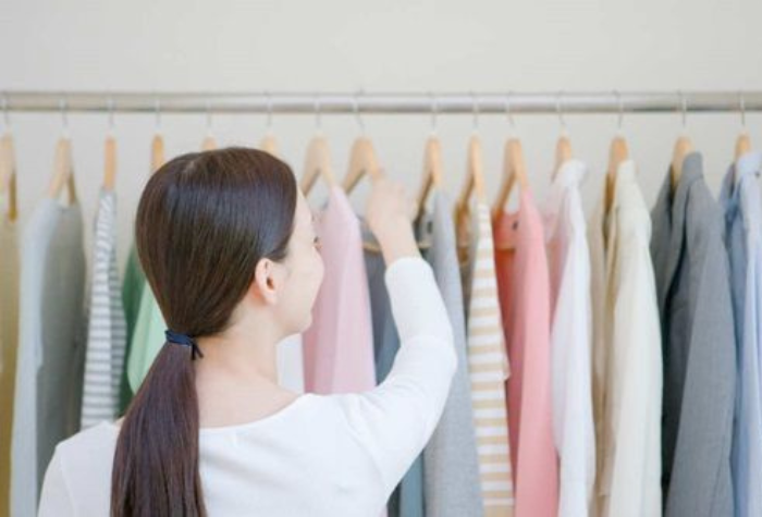 Simak 10 inspirasi outfit ala Korea yang mudah ditiru dan cocok untuk berbagai acara, mulai dari gaya kasual hingga feminin.