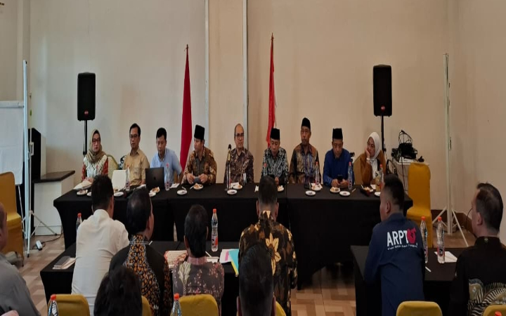 Ketau DPRD dan Bupati Trenggalek mendatangi  Kementerian Koperasi dan UKM Republik Indonesia untuk mempercepat langkah penyelesaian KSPPS Madani.
