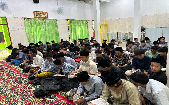Kemandiran pondok pesantren (ponpes) dan peningkatan sumber daya manusia (SDM) di Trenggalek menjadi kunci dan diharapkan bisa bersaing di dunia intenasional.