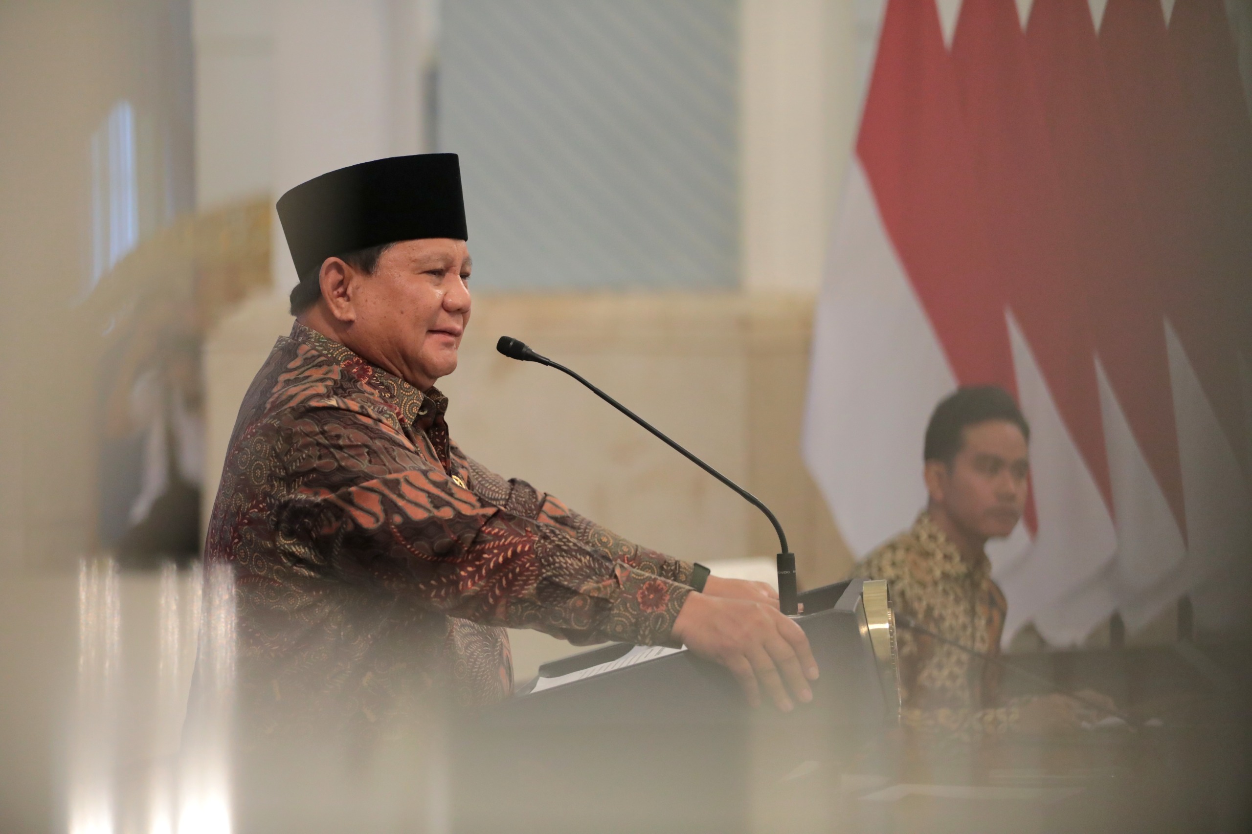 Presiden  Prabowo Subianto klaim  bahwa program Makan Bergizi Gratis (MBG) telah menjadi penggerak ekonomi rakyat