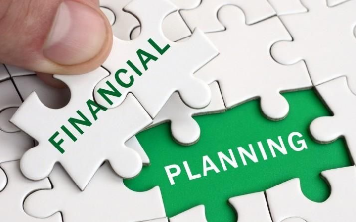 Caption: Perencanaan keuangan adalah langkah penting untuk membangun masa depan yang stabil dan mencapai tujuan finansial secara terarah.