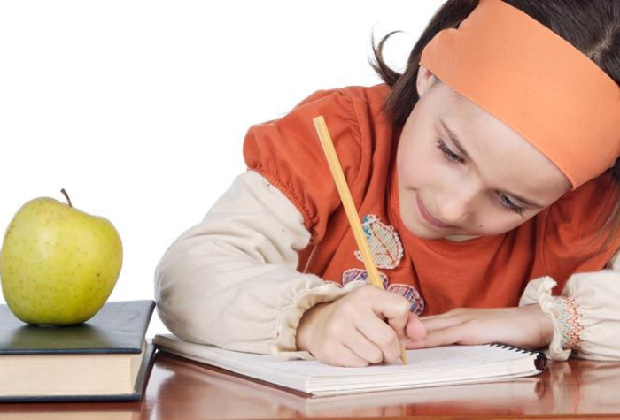 Motivasi belajar sangat dibutuhkan terutama bagi pelajar yang mulai merasa jenuh dengan rutinitas sekolah. Berikut cara menjaga semangat agar tetap fokus dan berprestasi.