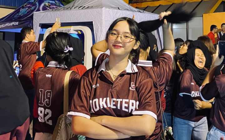 Semangat dan kerja keras menjadi dua hal yang terus dipegang teguh Shelli Faprela Wardani, gadis asal Desa Buluagung, Kecamatan Karangan, Kabupaten Trenggalek.