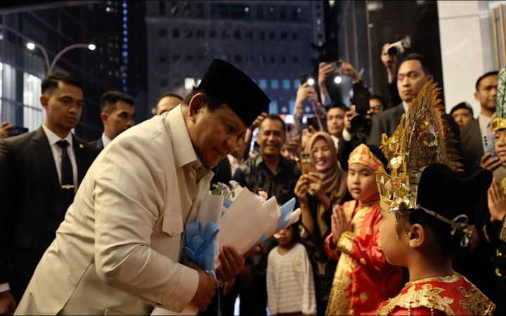 Kedatangan Presiden Republik Indonesia Prabowo Subianto di Kuala Lumpur, Malaysia dalam perhelatan KTT ke-47 ASEAN disambut diaspora.