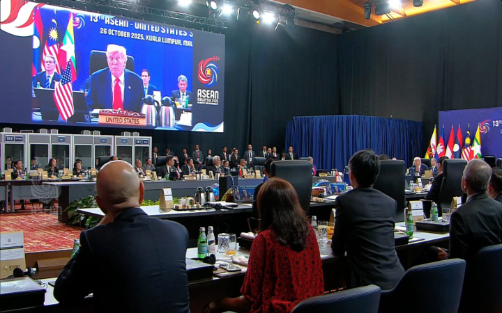 Trump dalam pidatonya pada KTT ke-47 ASEAN yang digelar di Kuala Lumpur Convention Center, Malaysia, Minggu (26/10/2025), di hadapan pimpinan negara-negara ASEAN termasuk Presiden Prabowo.