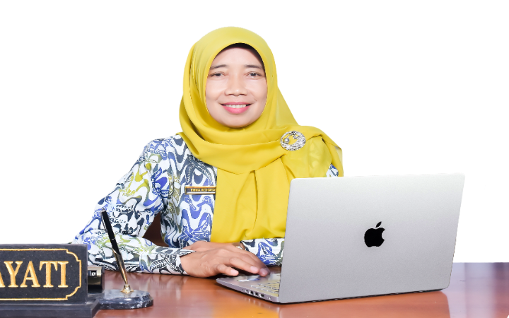 Kepala SMK Kesehatan Wijaya Husada Trenggalek, Erna Rohayati SAg.