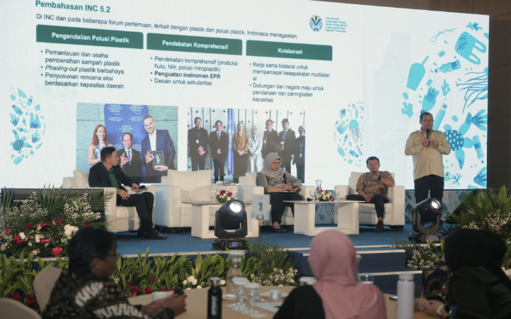 WWF-Indonesia dan Kementerian Lingkungan Hidup menggelar diskusi multi-pihak yang bertajuk Plastic, Climate, and Biodiversity Forum, Selasa (28/10/2025).