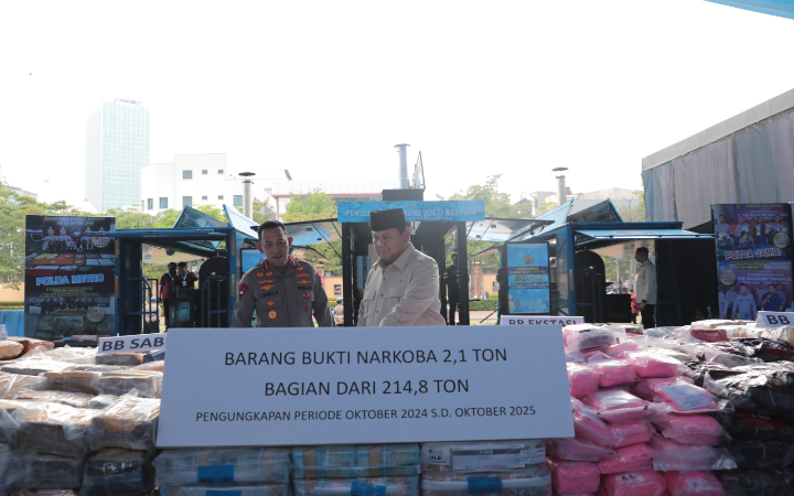 Presiden Prabowo hadir dalam acara Pemusnahan Barang Bukti Narkoba di Lapangan Bhayangkara, Mabes Polri, Jakarta, Rabu (29/10/2025).