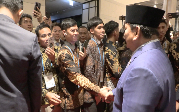 Pekerja migran Indonesia (PMI) di Gyeongju, Korea Selatan, yang bertemu Presiden Prabowo sebelum hadiri KTT APEC 2025, pada Jumat(31/10/2025).&nbsp; &nbsp;