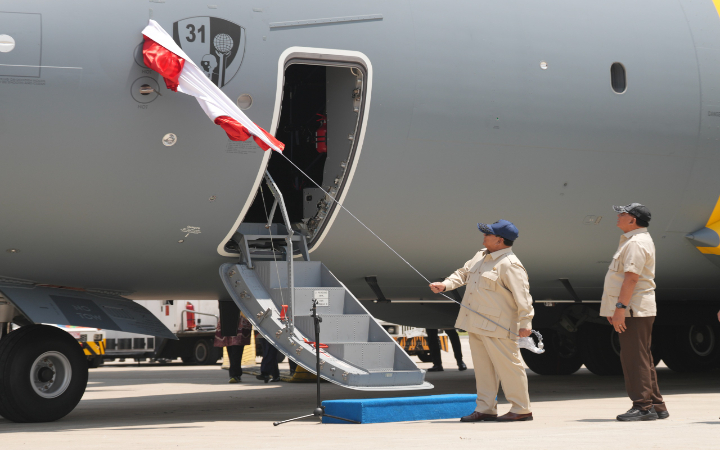 Presiden Prabowo pimpin kedatangan pesawat angkut berat Airbus A400M milik TNI Angkatan Udara (AU) di Pangkalan Udara Halim Perdanakusuma, Jakarta, Senin (3/11/2025).