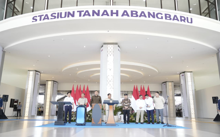 Presiden Prabowo meresmikan Stasiun Tanah Abang Baru di Jakarta, Senin (4/11/2025).