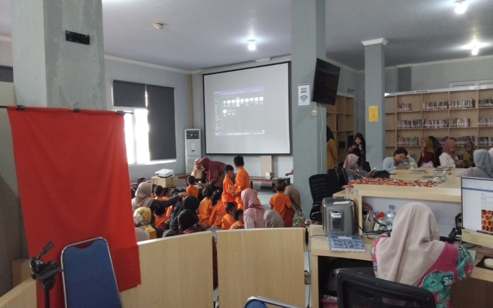Perpustakaan Daerah (Perpusda) Trenggalek bukan lagi sekadar tempat meminjan dan membaca buku.