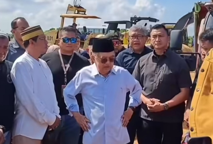 Kasus dugaan mafia tanah yang menimpa mantan Wakil Presiden RI Jusuf Kalla menjadi sorotan publik.